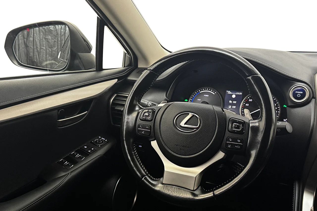 Lexus NX 300h AWD 2.5 Kyushu Läder Navi Keyless MOMS 197hk – bild 14 av 33