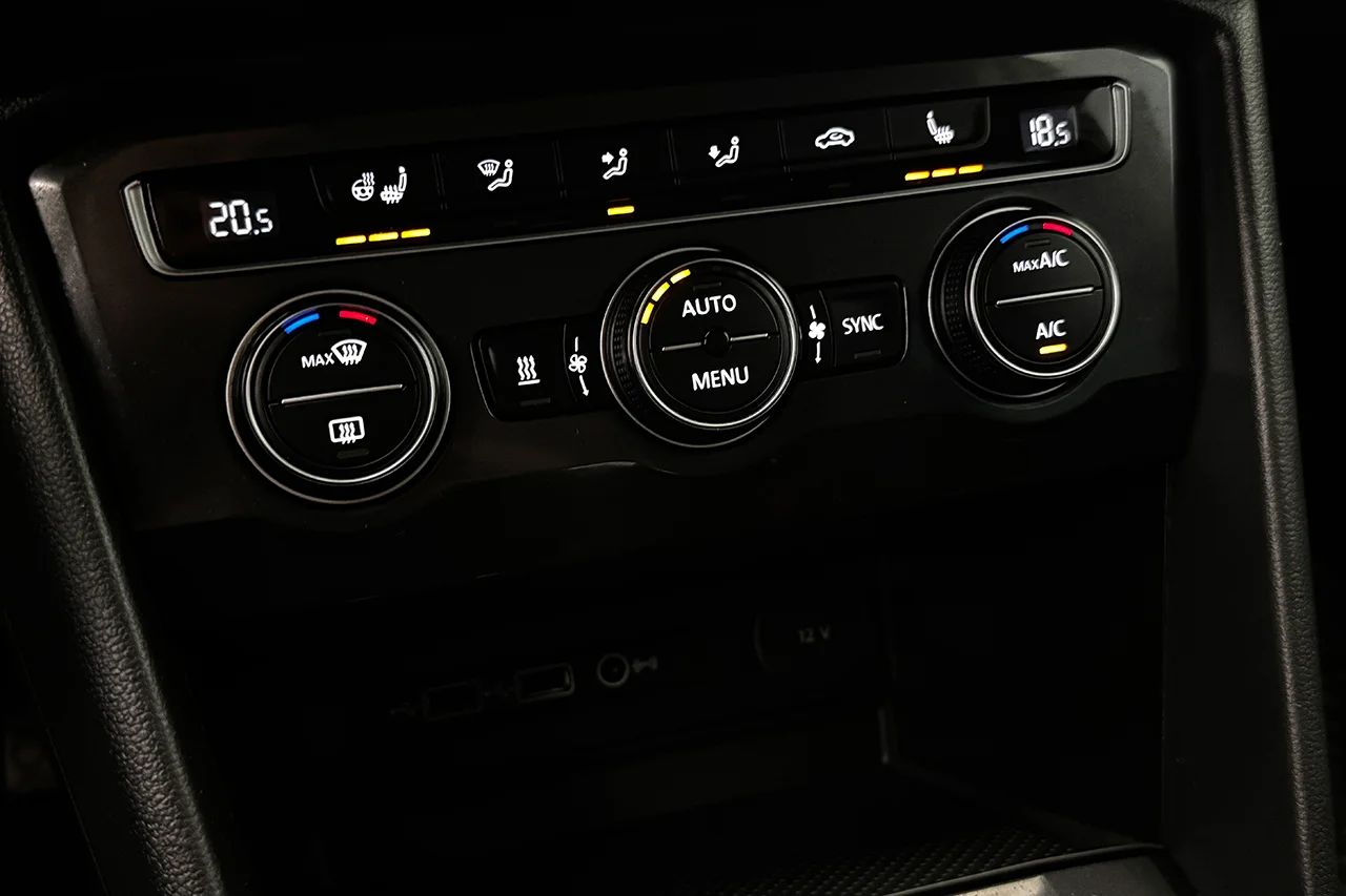 Volkswagen Tiguan 1.4 TSI 4M Executive P-Sens AppConnect Värmare MOMS 150hk – bild 24 av 34