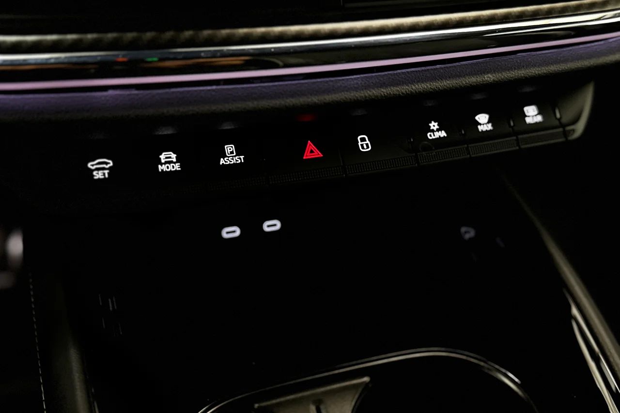 Škoda Enyaq iV 80x Sportline Light&View+ Drag Head-Up Navi 360° Stolminne CANTON MOMS 265hk – bild 37 av 45