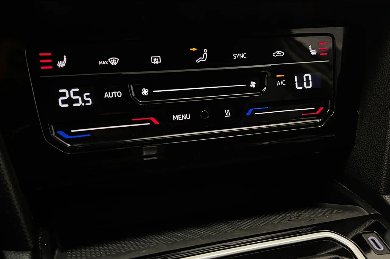 Volkswagen Passat SC 2.0 TDI 4M GT R-Line Drag Alcantara Navi Värmare Kamera 200hk – bild 27 av 35