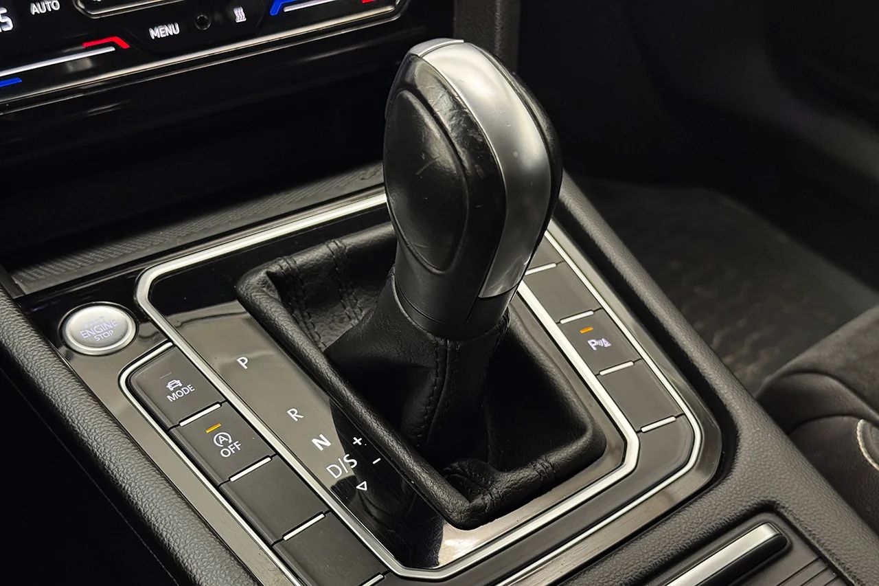 Volkswagen Passat SC 2.0 TDI 4M GT R-Line Drag Alcantara Navi Värmare Kamera 200hk – bild 28 av 35
