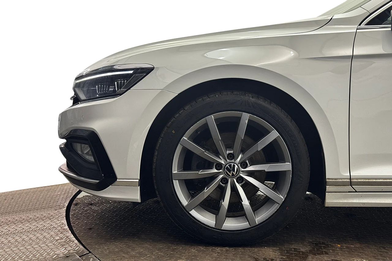 Volkswagen Passat SC 2.0 TDI 4M GT R-Line Drag Alcantara Navi Värmare Kamera 200hk – bild 10 av 35