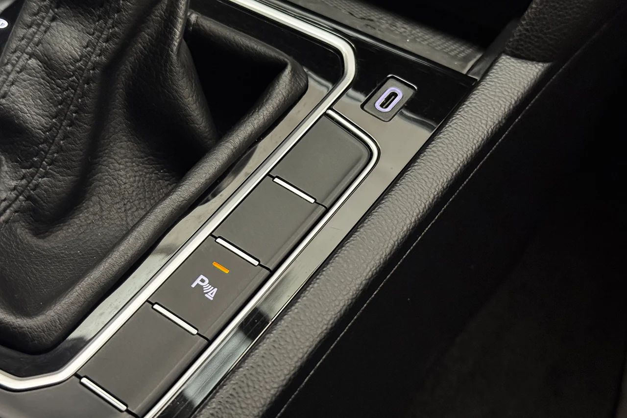 Volkswagen Passat SC 2.0 TDI 4M GT R-Line Drag Alcantara Navi Värmare Kamera 200hk – bild 30 av 35