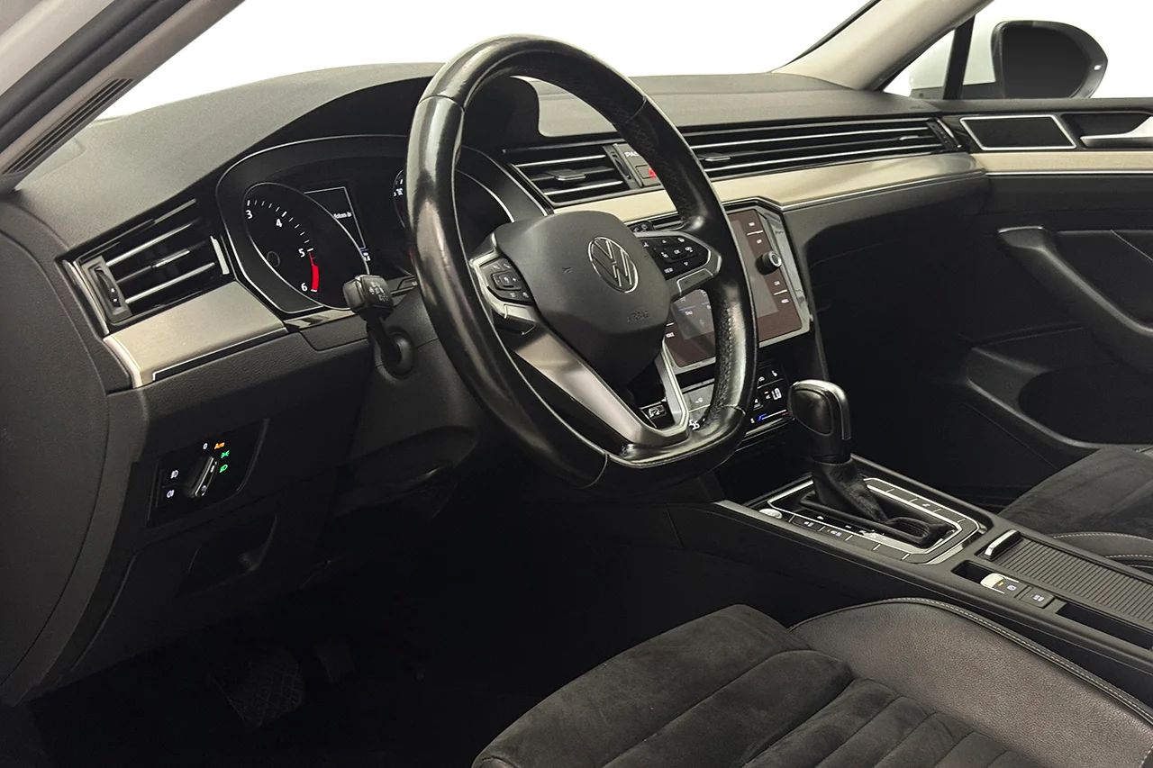 Volkswagen Passat SC 2.0 TDI 4M GT R-Line Drag Alcantara Navi Värmare Kamera 200hk – bild 12 av 35