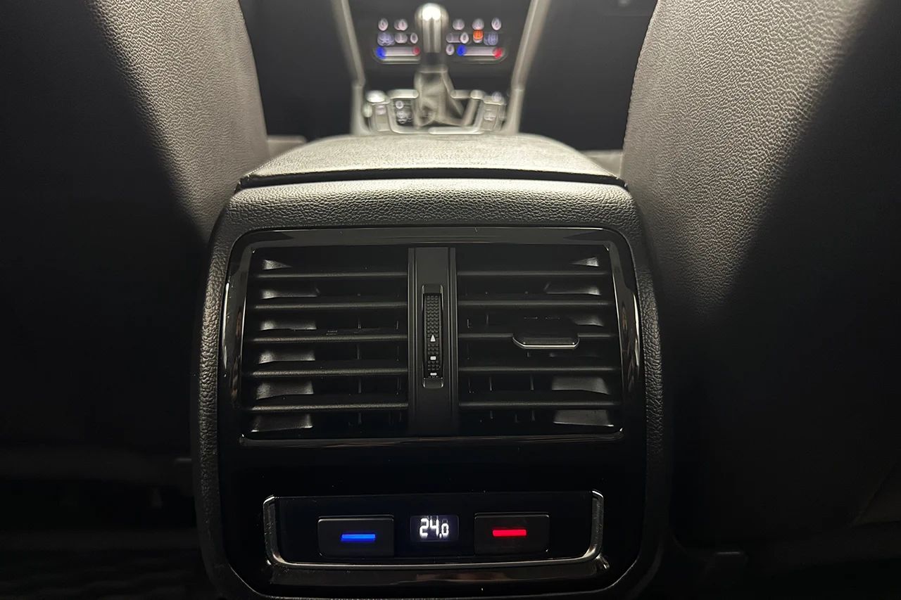 Volkswagen Passat SC 2.0 TDI 4M GT R-Line Drag Alcantara Navi Värmare Kamera 200hk – bild 16 av 35