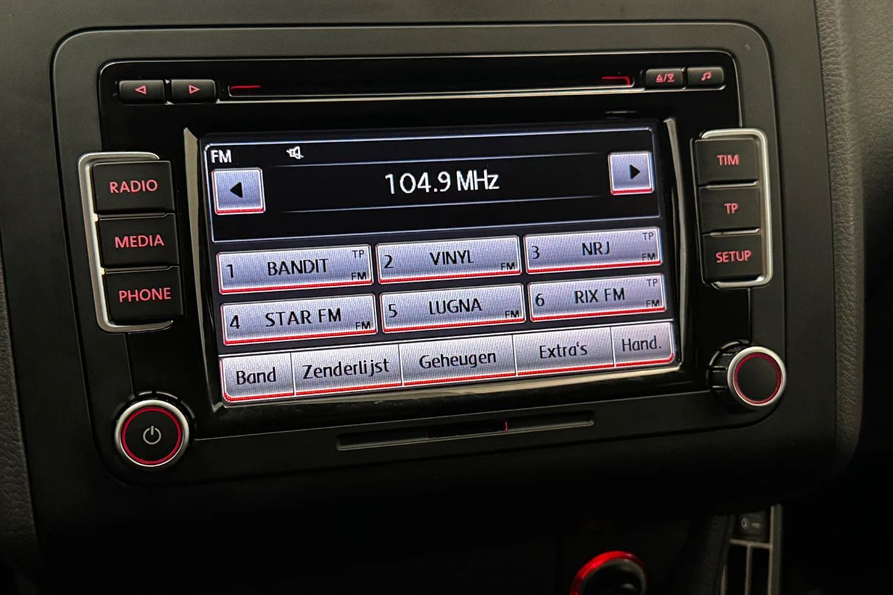 Volkswagen Touran 1.4 TSI Masters 7-sits Drag Kamera Värmare 140hk – bild 19 av 25