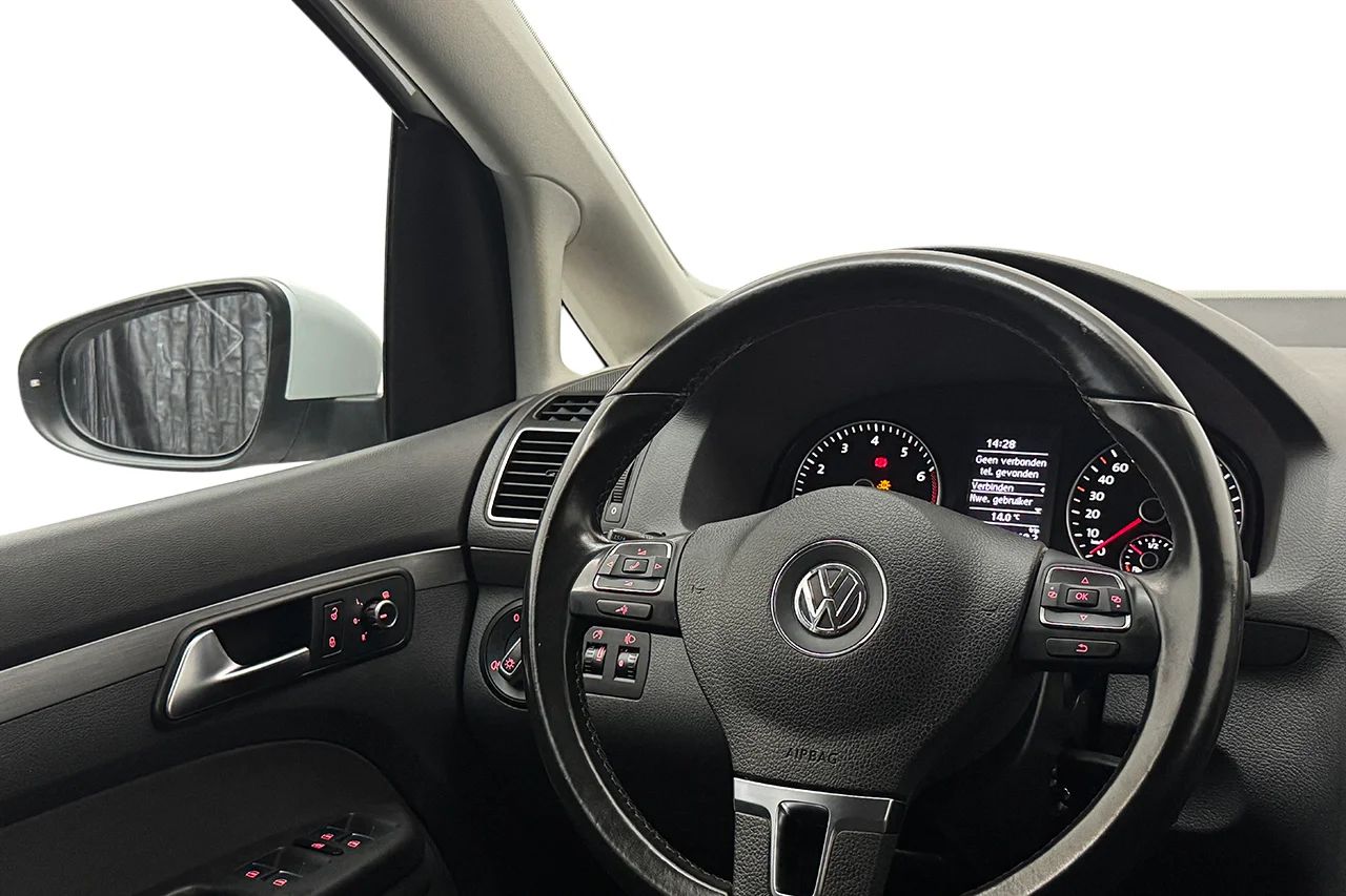 Volkswagen Touran 1.4 TSI Masters 7-sits Drag Kamera Värmare 140hk – bild 15 av 25