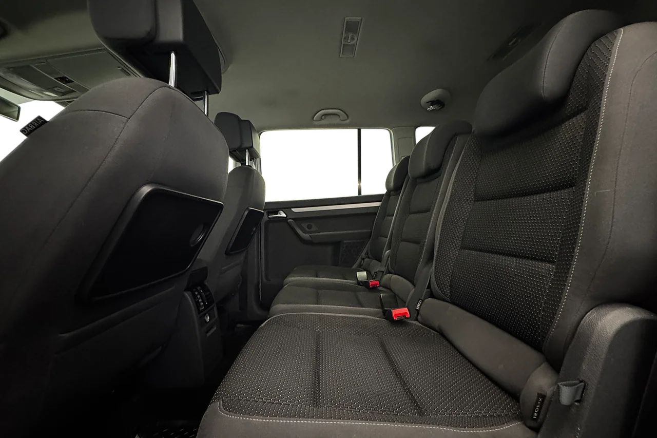 Volkswagen Touran 1.4 TSI Masters 7-sits Drag Kamera Värmare 140hk – bild 11 av 25