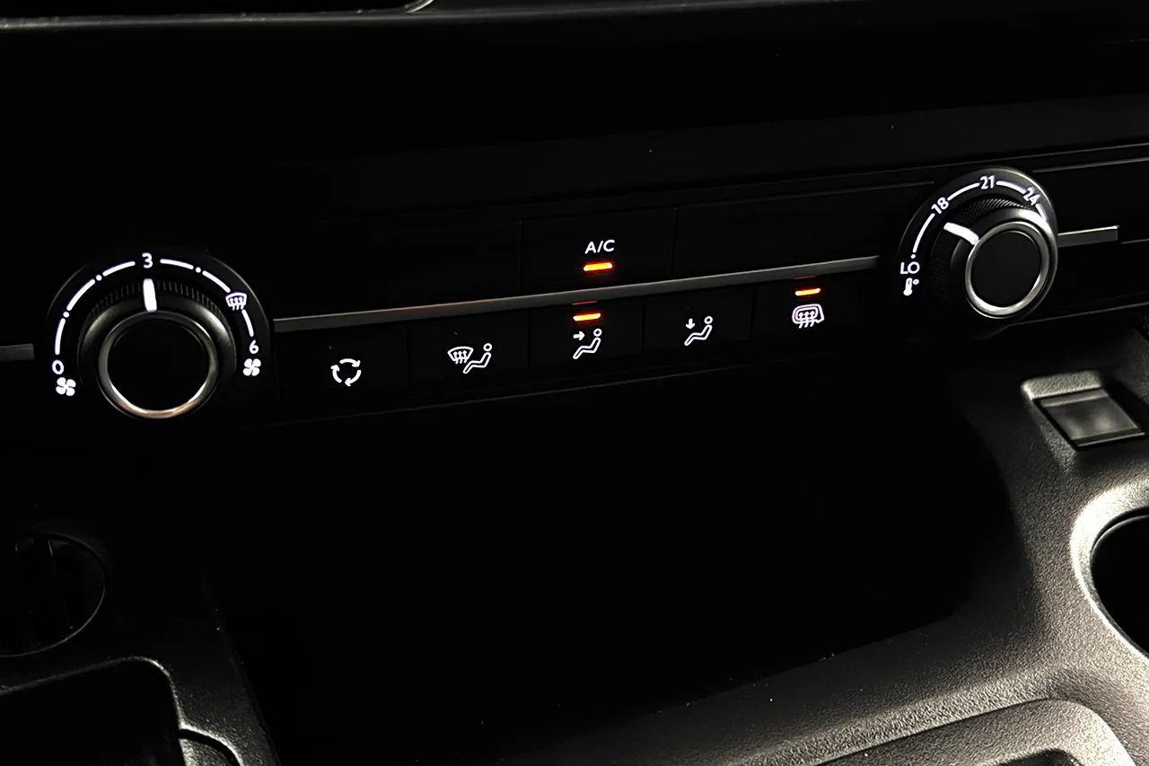 Toyota ProAce City Electric 50 kWh L2 Drag Inredd 3sits Navi Kamera 136hk – bild 23 av 28