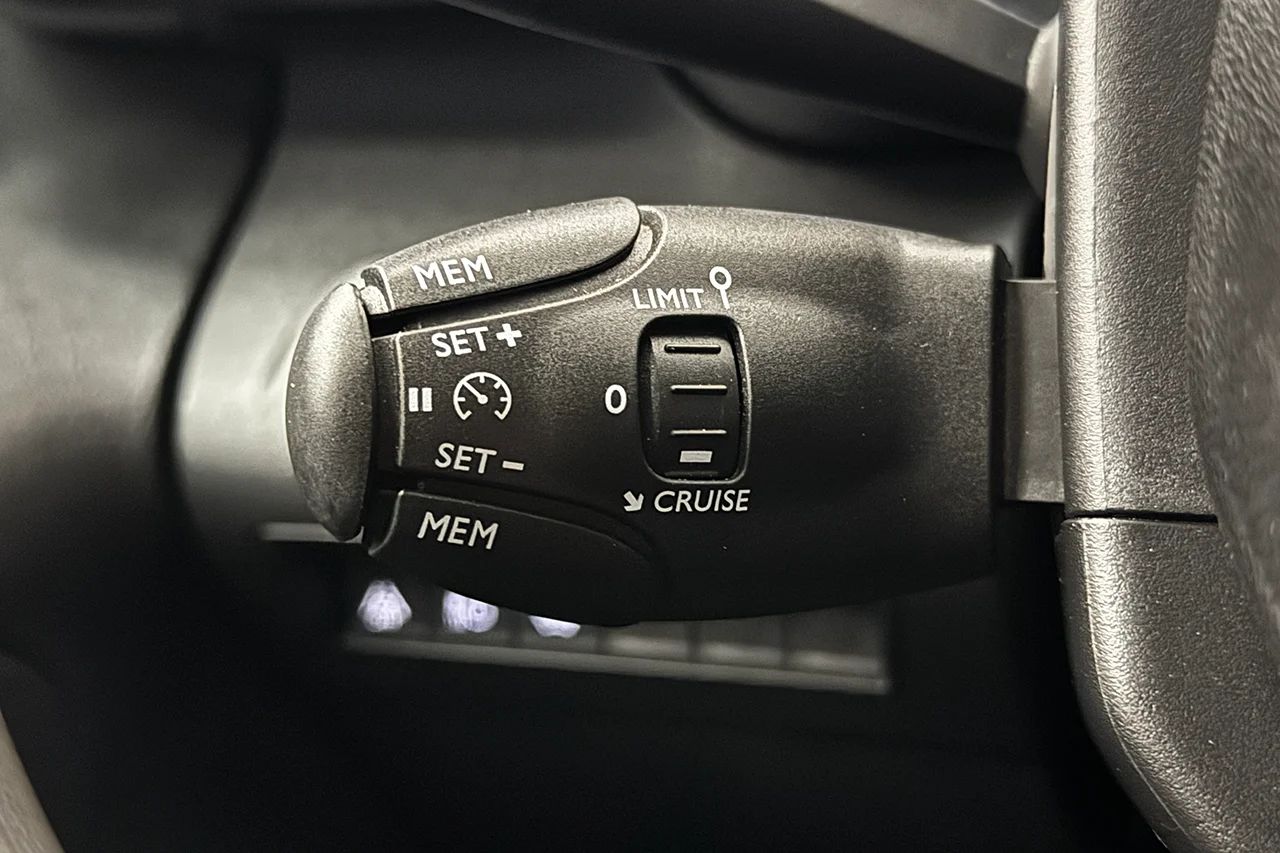 Toyota ProAce City Electric 50 kWh L2 Drag Inredd 3sits Navi Kamera 136hk – bild 17 av 28