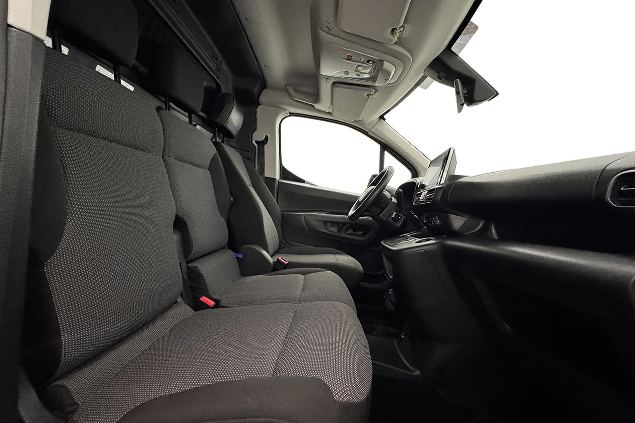 Toyota ProAce City Electric 50 kWh L2 Drag Inredd 3sits Navi Kamera 136hk – bild 14 av 28