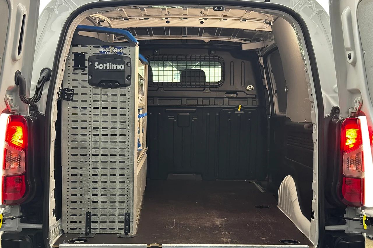 Toyota ProAce City Electric 50 kWh L2 Drag Inredd 3sits Navi Kamera 136hk – bild 26 av 28