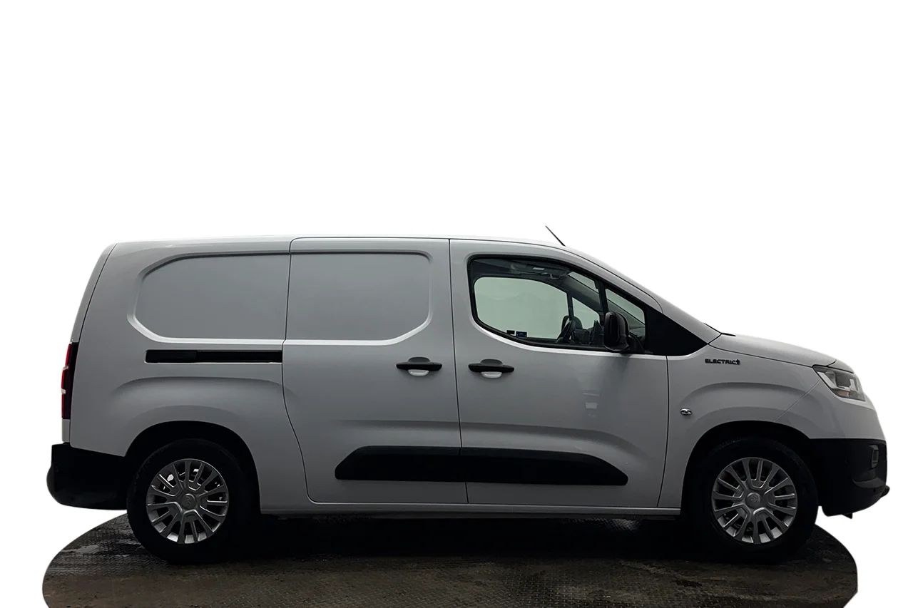 Toyota ProAce City Electric 50 kWh L2 Drag Inredd 3sits Navi Kamera 136hk – bild 4 av 28