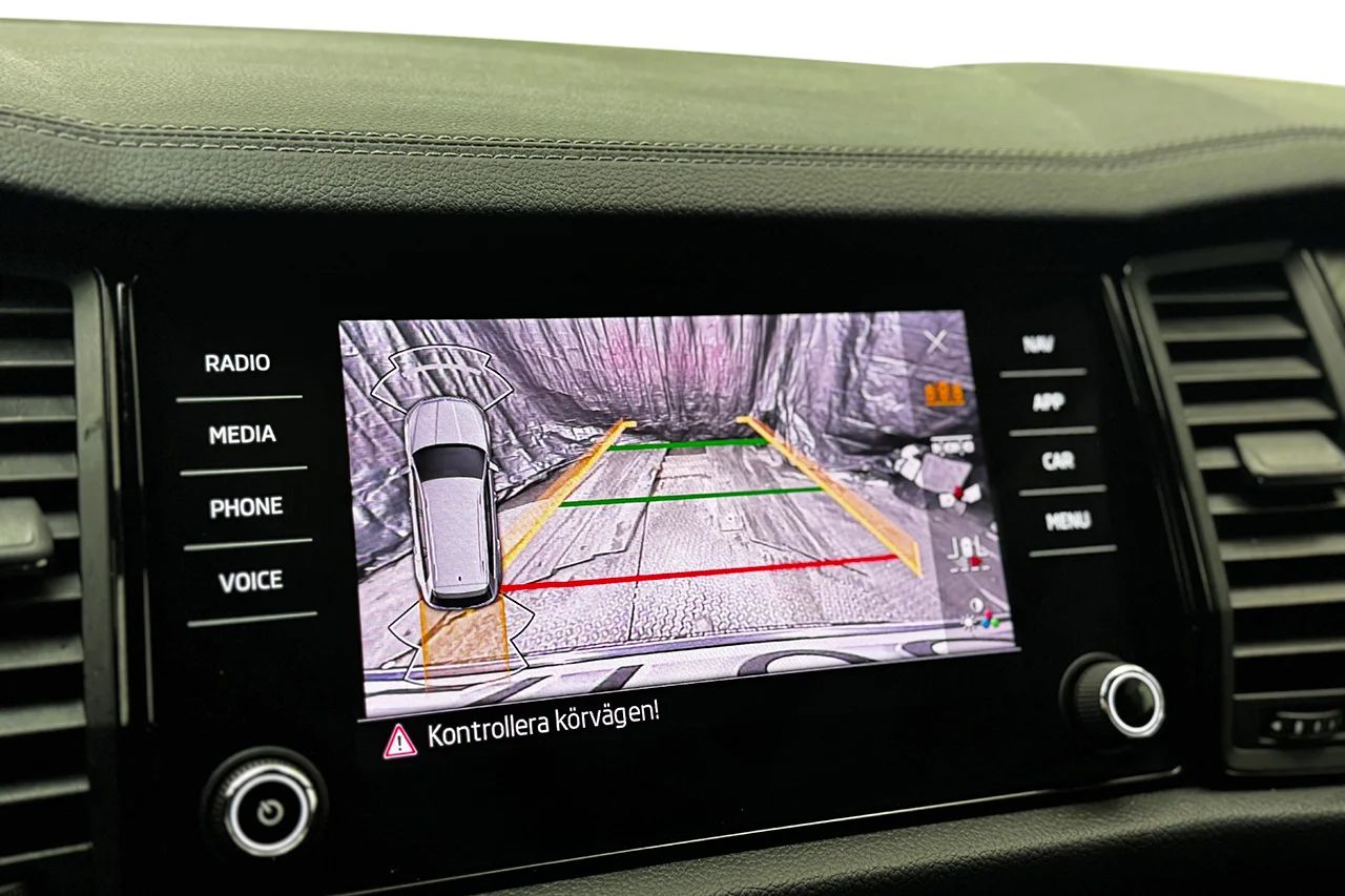 Skoda Kodiaq 2.0 TDI 4x4 Sportline Drag Pano Läder Värmare Kamera MOMS 200hk – bild 23 av 37