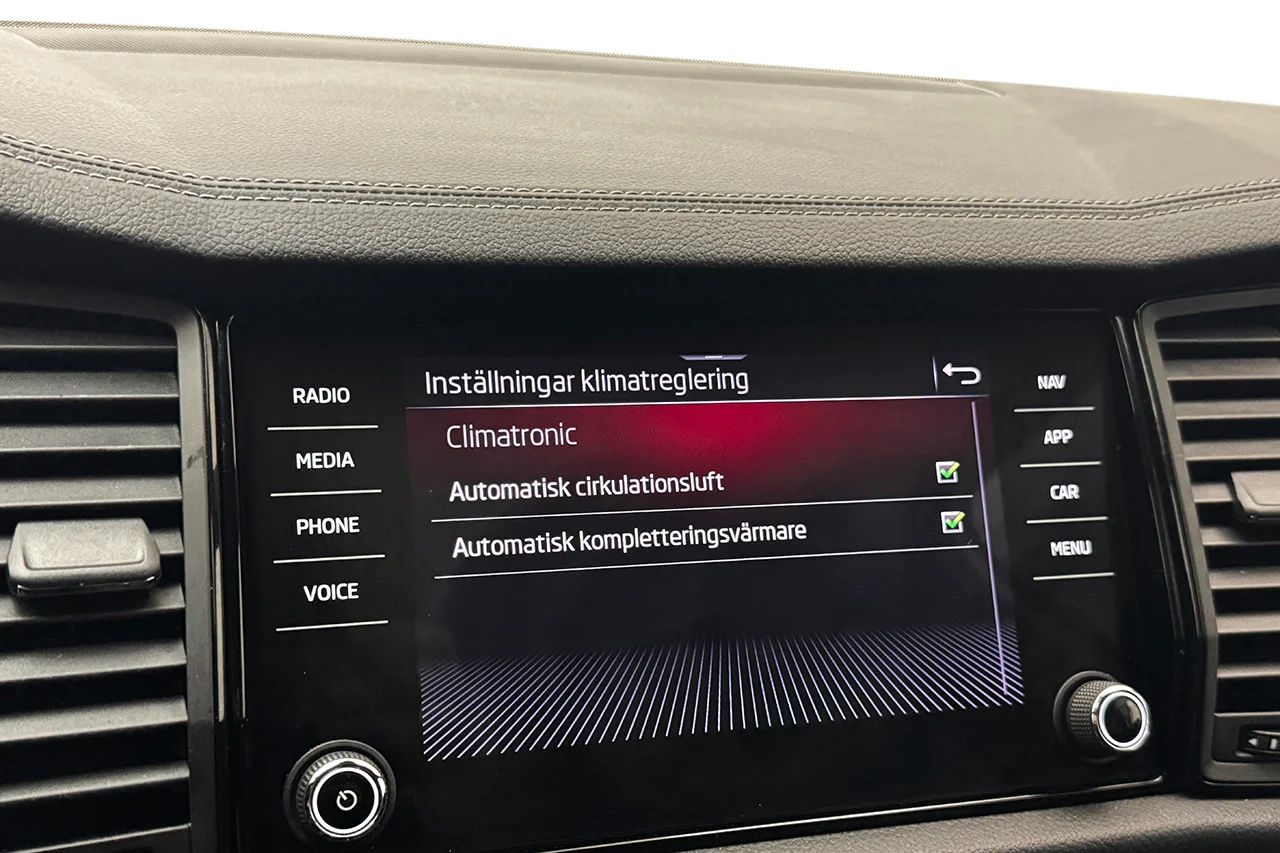 Skoda Kodiaq 2.0 TDI 4x4 Sportline Drag Pano Läder Värmare Kamera MOMS 200hk – bild 28 av 37