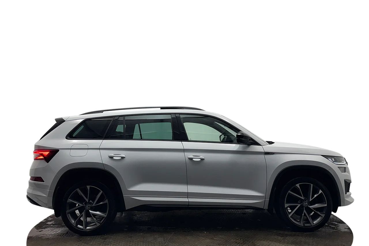 Skoda Kodiaq 2.0 TDI 4x4 Sportline Drag Pano Läder Värmare Kamera MOMS 200hk – bild 4 av 37