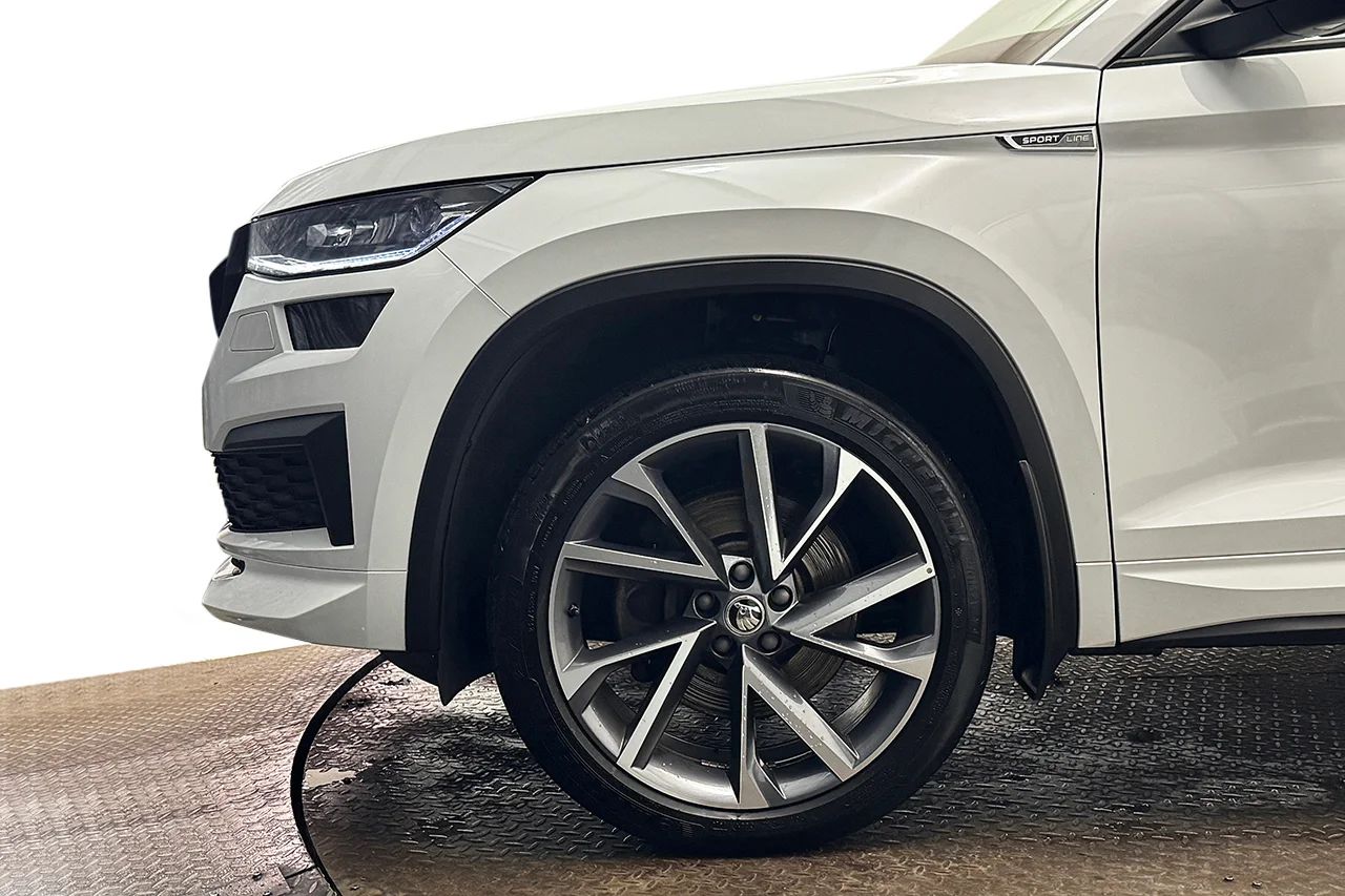 Skoda Kodiaq 2.0 TDI 4x4 Sportline Drag Pano Läder Värmare Kamera MOMS 200hk – bild 10 av 37