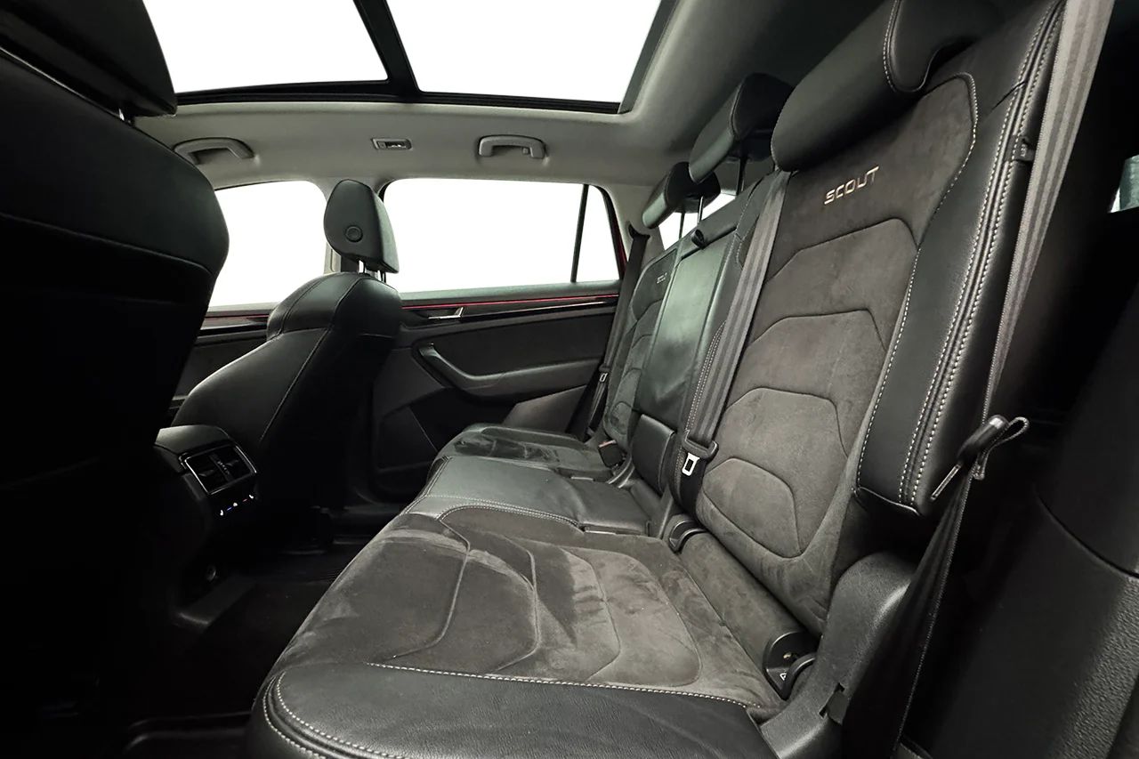 Skoda Kodiaq SCOUT 2.0 TDI 4x4 Business Drag Pano Värmare CANTON 190hk – bild 14 av 31