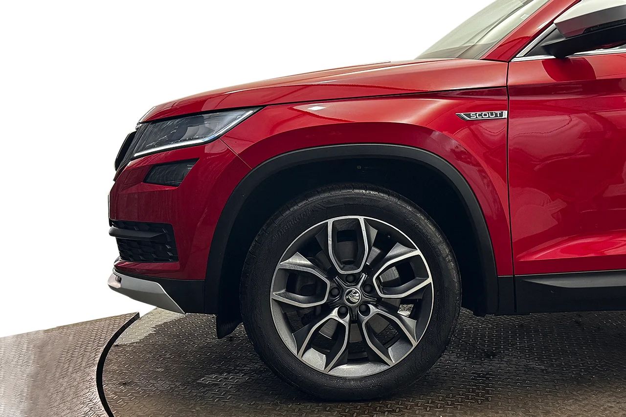 Skoda Kodiaq SCOUT 2.0 TDI 4x4 Business Drag Pano Värmare CANTON 190hk – bild 10 av 31