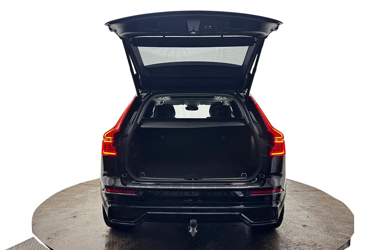 Volvo XC60 B5 AWD Ultimate Dark Drag Pano 360° HUD H/K Värmare MOMS 235hk – bild 7 av 37