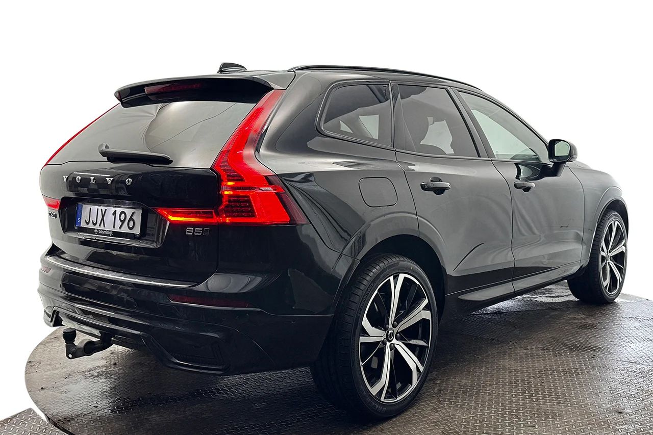 Volvo XC60 B5 AWD Ultimate Dark Drag Pano 360° HUD H/K Värmare MOMS 235hk – bild 5 av 37