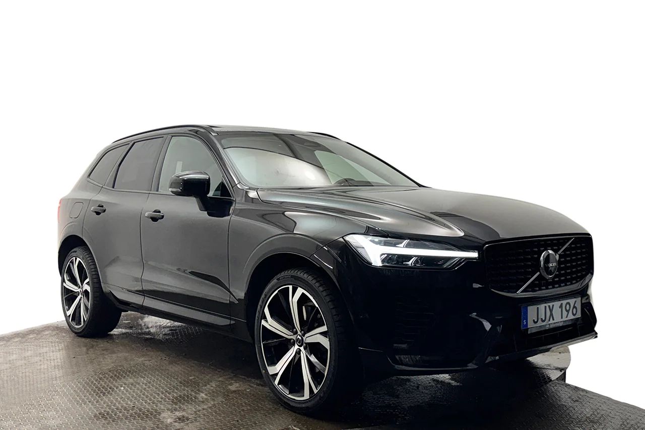 Volvo XC60 B5 AWD Ultimate Dark Drag Pano 360° HUD H/K Värmare MOMS 235hk – bild 3 av 37