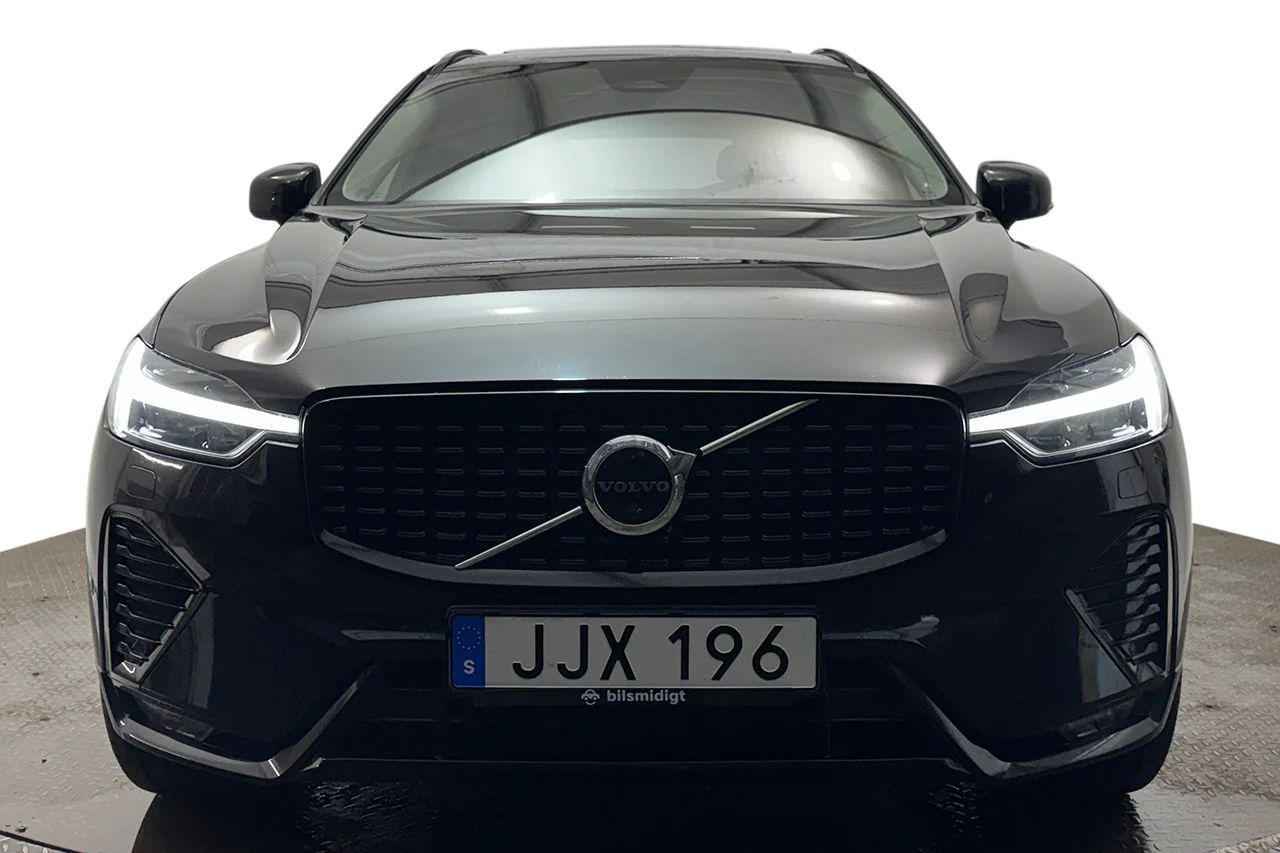 Volvo XC60 B5 AWD Ultimate Dark Drag Pano 360° HUD H/K Värmare MOMS 235hk – bild 2 av 37