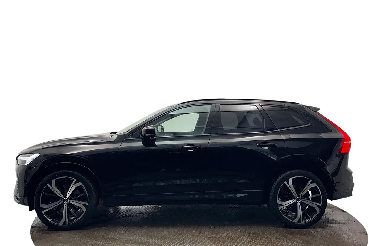 Volvo XC60 B5 AWD Ultimate Dark Drag Pano 360° HUD H/K Värmare MOMS 235hk – bild 9 av 37