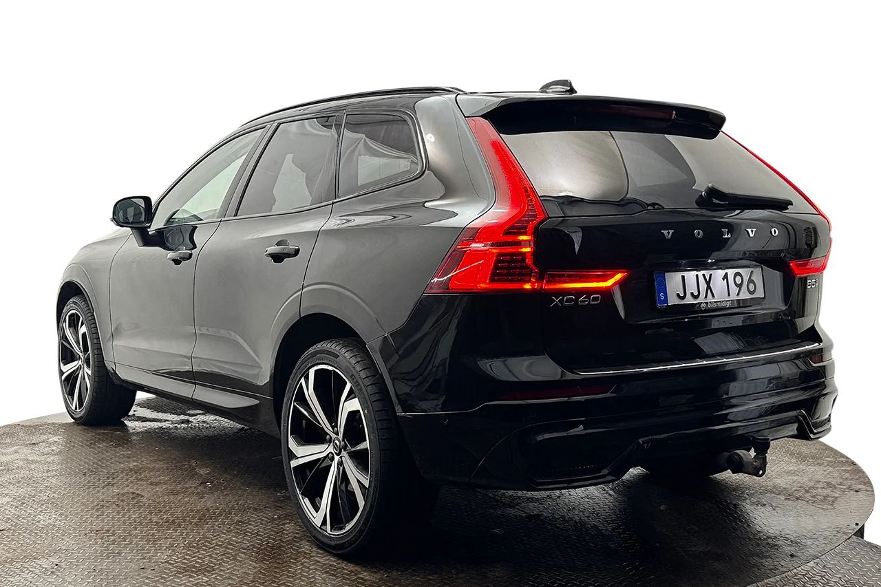 Volvo XC60 B5 AWD Ultimate Dark Drag Pano 360° HUD H/K Värmare MOMS 235hk – bild 8 av 37