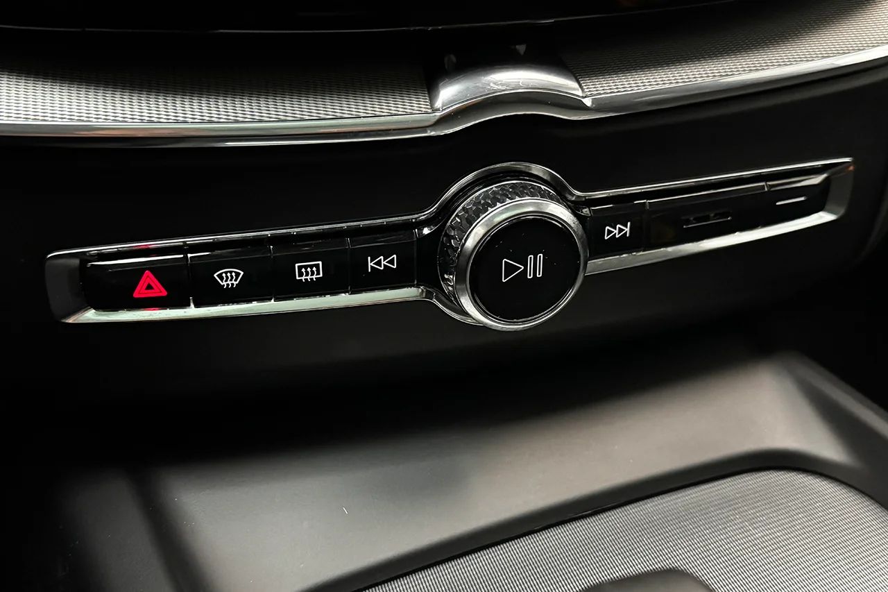 Volvo XC60 B5 AWD Ultimate Dark Drag Pano 360° HUD H/K Värmare MOMS 235hk – bild 30 av 37