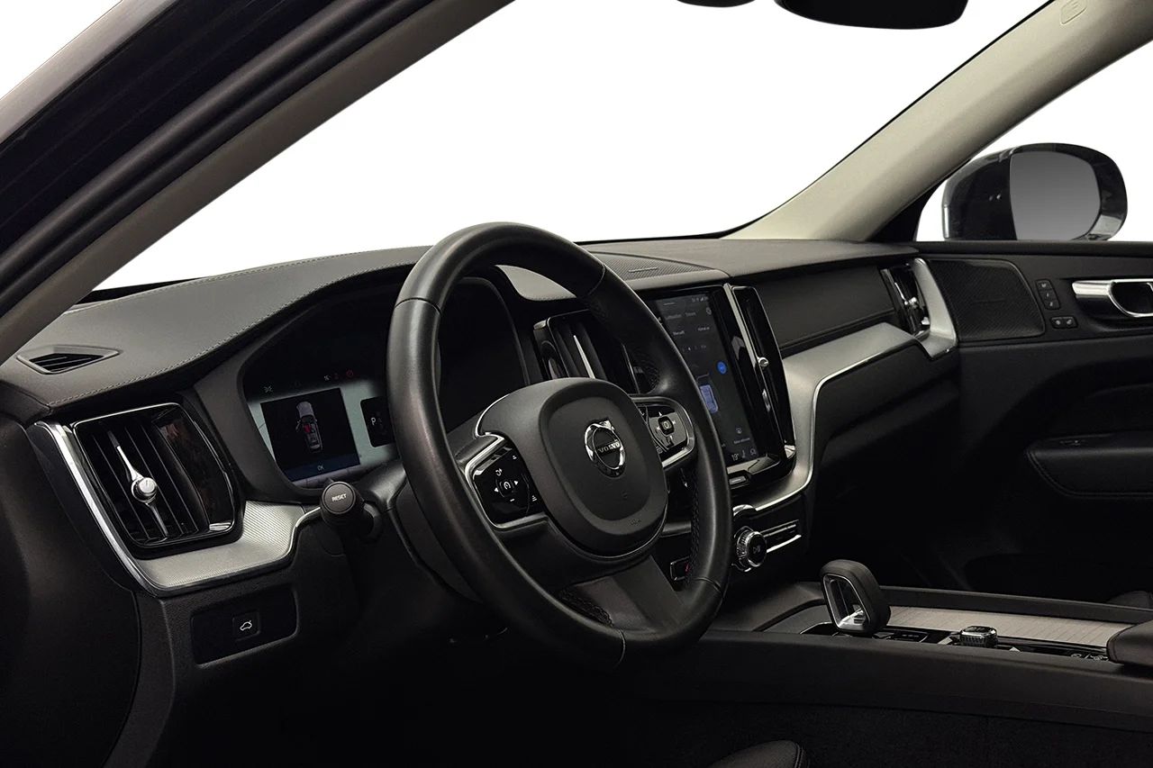 Volvo XC60 B5 AWD Ultimate Dark Drag Pano 360° HUD H/K Värmare MOMS 235hk – bild 12 av 37