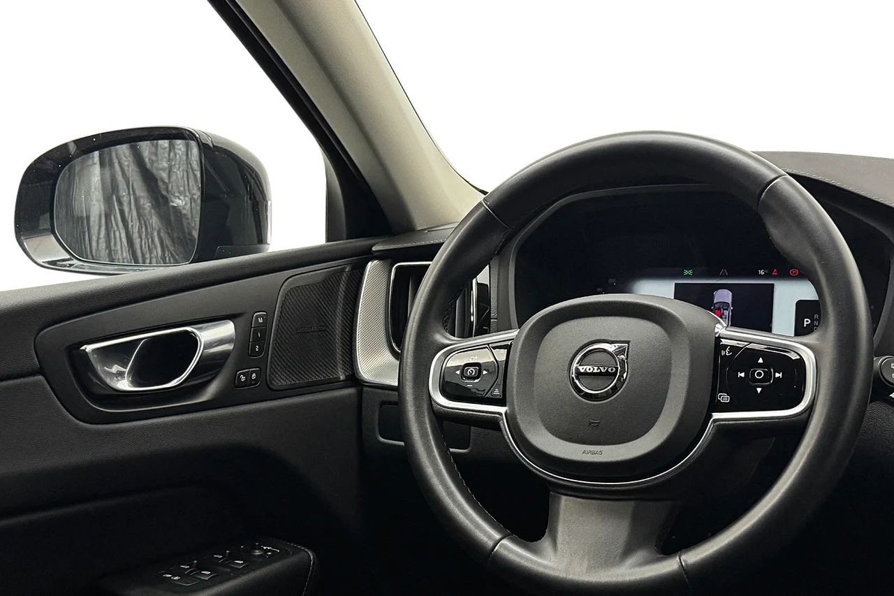 Volvo XC60 B5 AWD Ultimate Dark Drag Pano 360° HUD H/K Värmare MOMS 235hk – bild 18 av 37