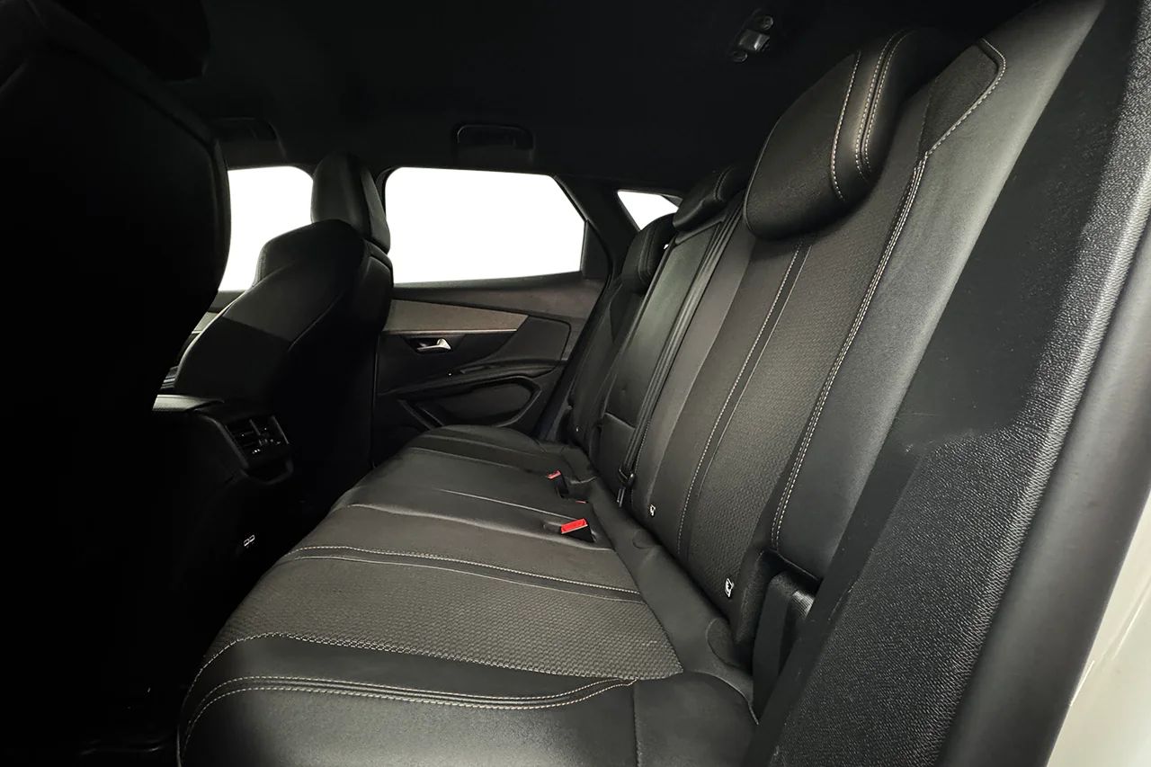 Peugeot 3008 1.2 PureTech GT Navi Kamera Delläder Cockpit MOMS 131hk – bild 13 av 33