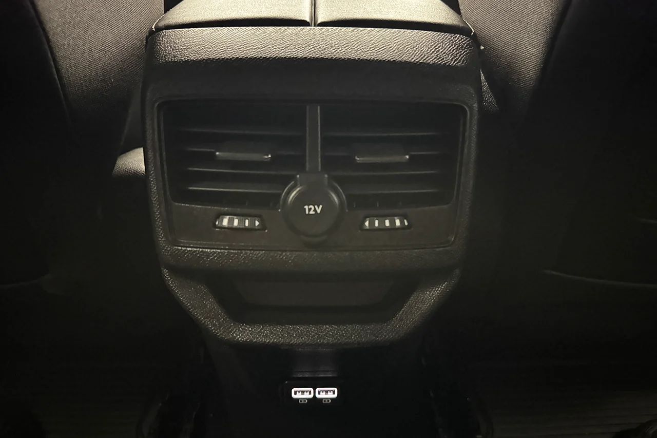 Peugeot 3008 1.2 PureTech GT Navi Kamera Delläder Cockpit MOMS 131hk – bild 14 av 33