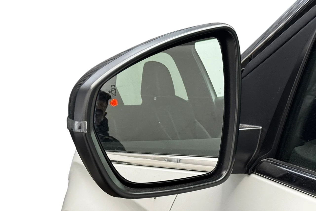 Peugeot 3008 1.2 PureTech GT Navi Kamera Delläder Cockpit MOMS 131hk – bild 17 av 33