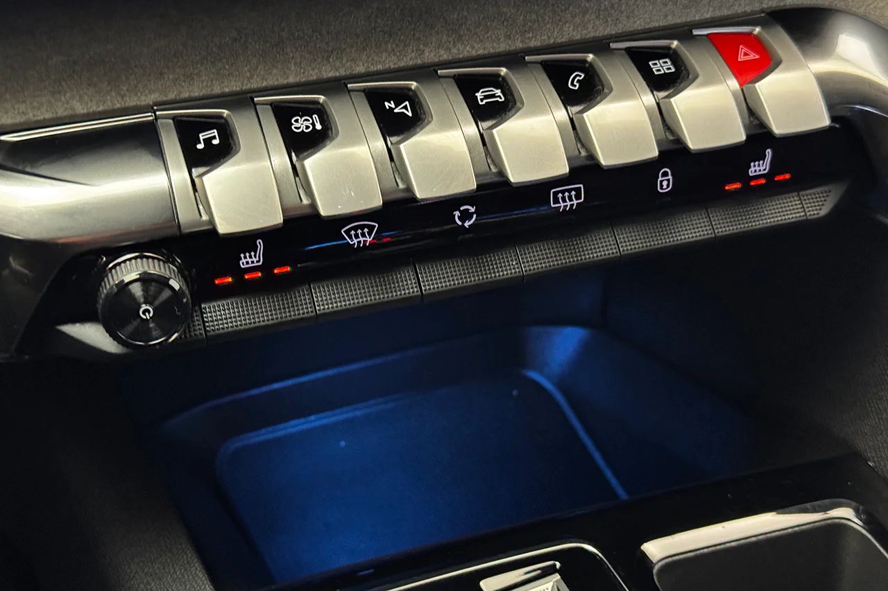 Peugeot 3008 1.2 PureTech GT Navi Kamera Delläder Cockpit MOMS 131hk – bild 29 av 33