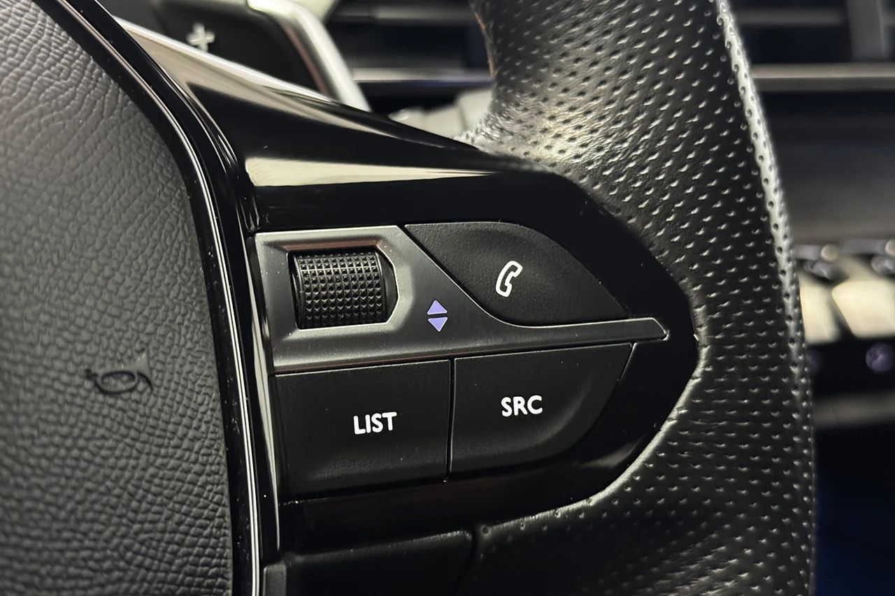Peugeot 3008 1.2 PureTech GT Navi Kamera Delläder Cockpit MOMS 131hk – bild 20 av 33