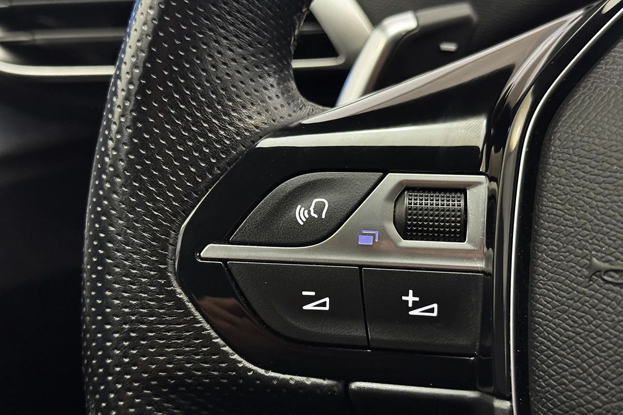 Peugeot 3008 1.2 PureTech GT Navi Kamera Delläder Cockpit MOMS 131hk – bild 19 av 33