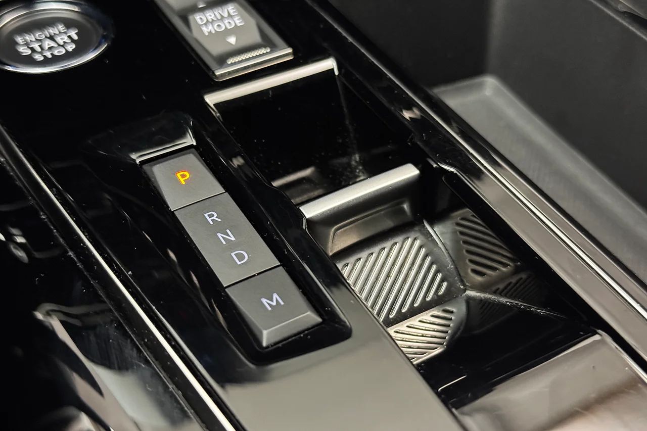 Peugeot 3008 1.2 PureTech GT Navi Kamera Delläder Cockpit MOMS – bild 30 av 34