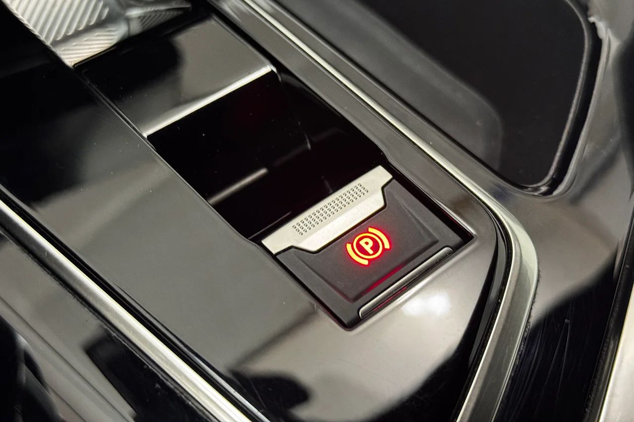 Peugeot 3008 1.2 PureTech GT Navi Kamera Delläder Cockpit MOMS – bild 31 av 34