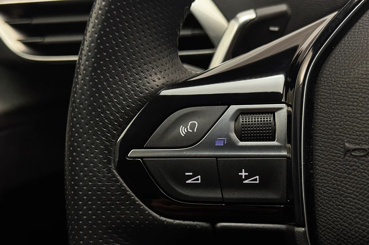 Peugeot 3008 1.2 PureTech GT Navi Kamera Delläder Cockpit MOMS – bild 18 av 34