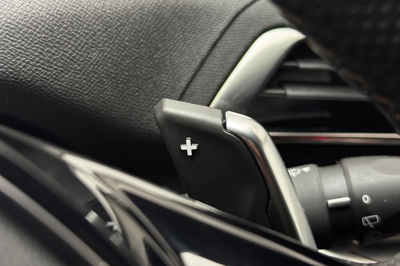 Peugeot 3008 1.2 PureTech GT Navi Kamera Delläder Cockpit MOMS – bild 21 av 34