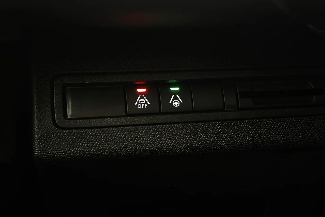 Peugeot 3008 1.2 PureTech GT Navi Kamera Delläder Cockpit MOMS – bild 32 av 34