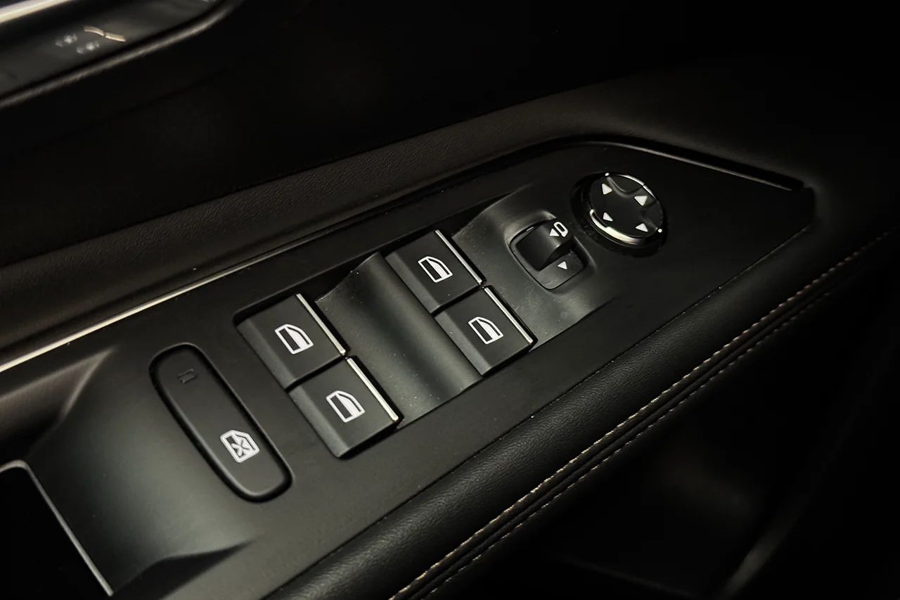 Peugeot 3008 1.2 PureTech GT Navi Kamera Delläder Cockpit MOMS – bild 33 av 34