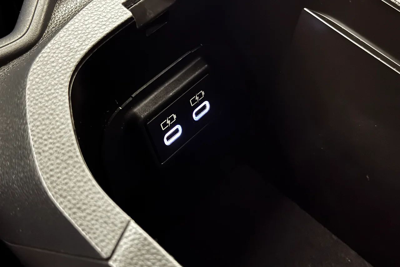 Toyota RAV4 Plug-in Hybrid E-CVT, 306hk, 2023 – bild 27 av 34
