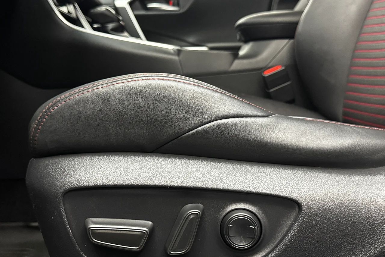 Toyota RAV4 Plug-in Hybrid E-CVT, 306hk, 2023 – bild 13 av 34