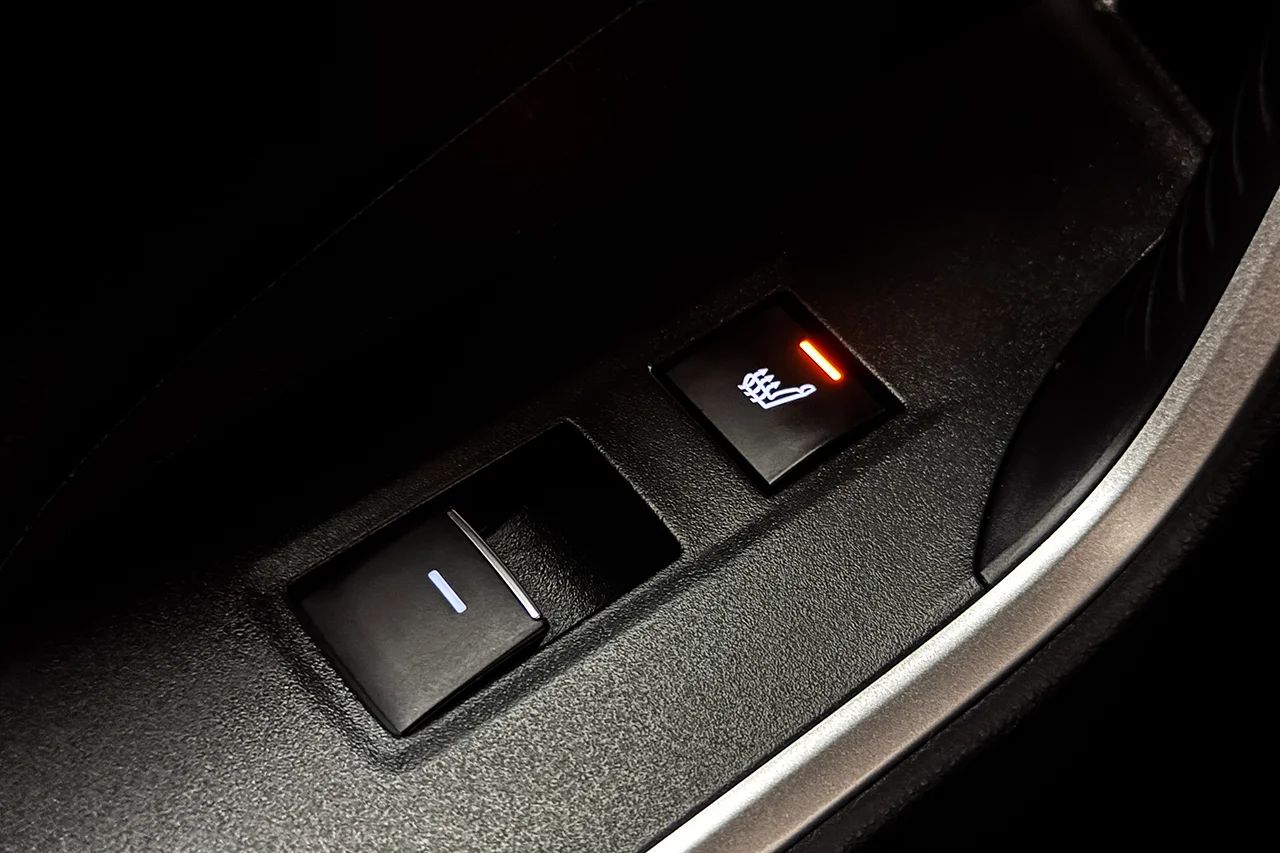 Toyota RAV4 Plug-in Hybrid E-CVT, 306hk, 2023 – bild 31 av 34