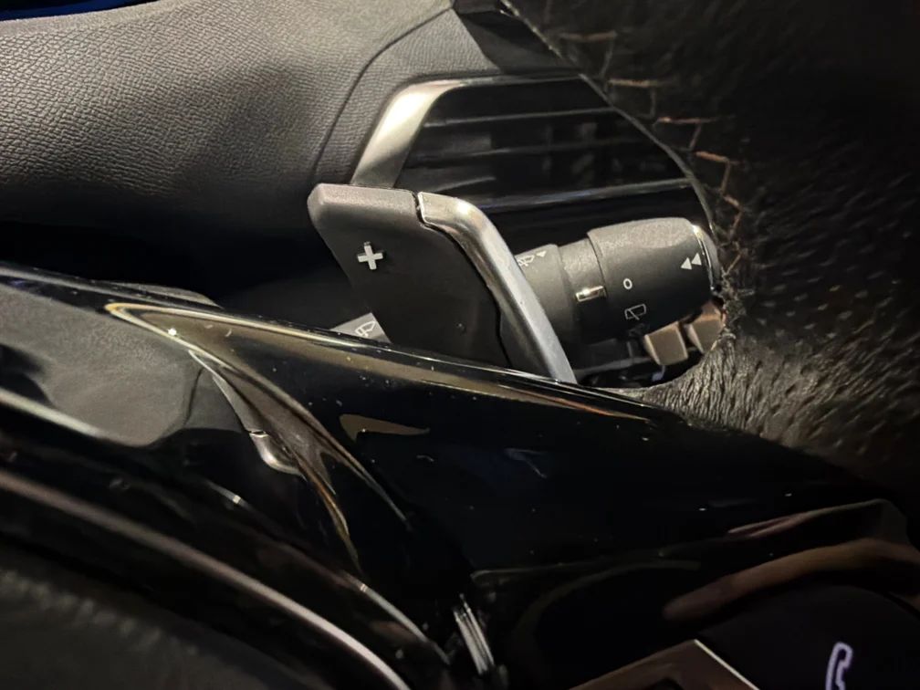 Peugeot 3008 1.2 PureTech GT-Line Navi Kamera Delläder Cockpit – bild 10 av 11