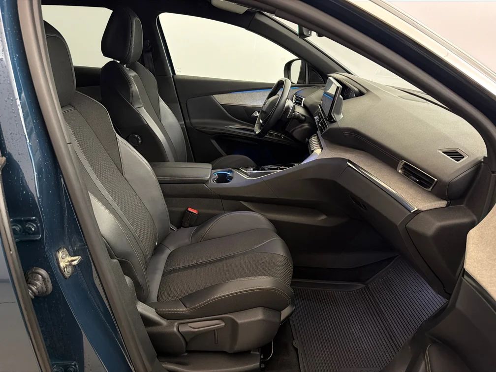 Peugeot 3008 1.2 PureTech GT-Line Navi Kamera Delläder Cockpit – bild 7 av 11