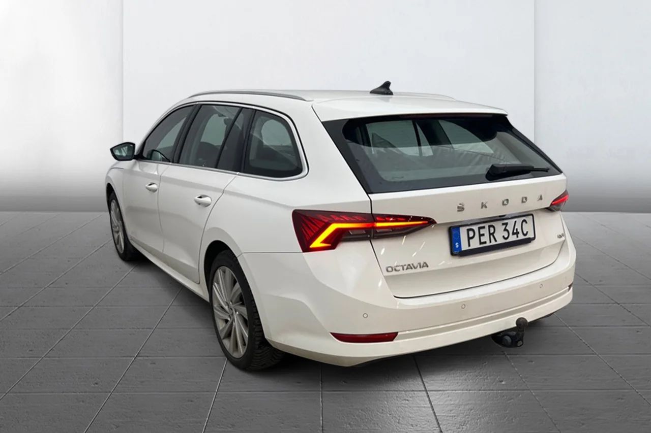 Skoda Octavia Kombi 2.0 TDI 4x4 Aut Style Drag Kamera Värmare 200hk – bild 6 av 9